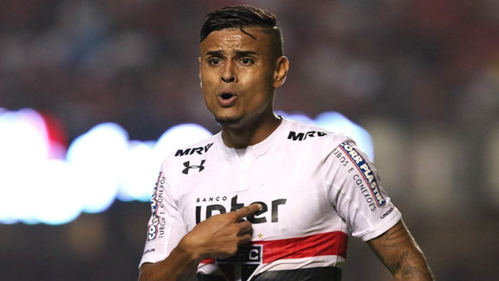 Everton é acusado de agredir fã; jogador do São Paulo nega