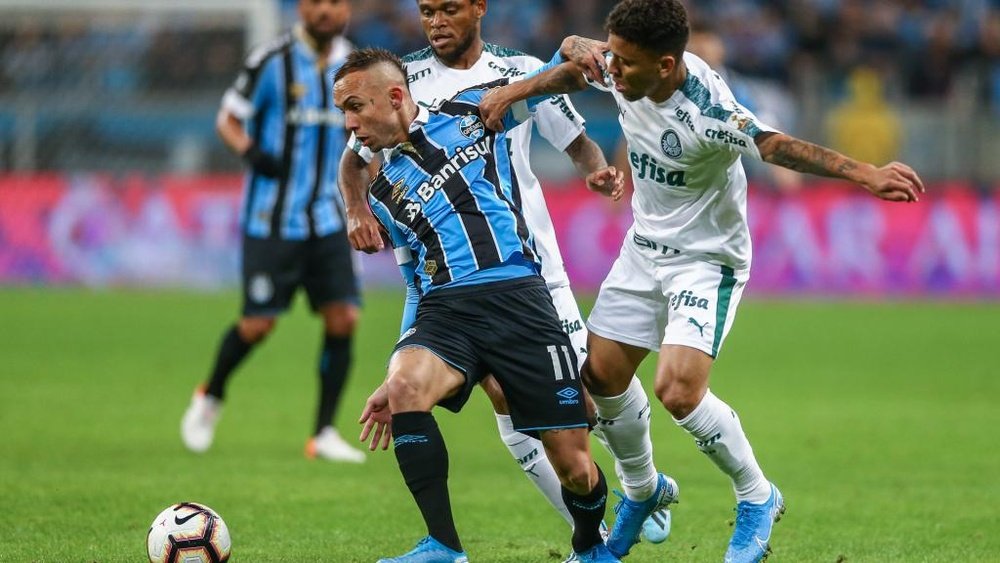 Gremio 0-1 Palmeiras: Scarpa stunner lifts Scolari's men