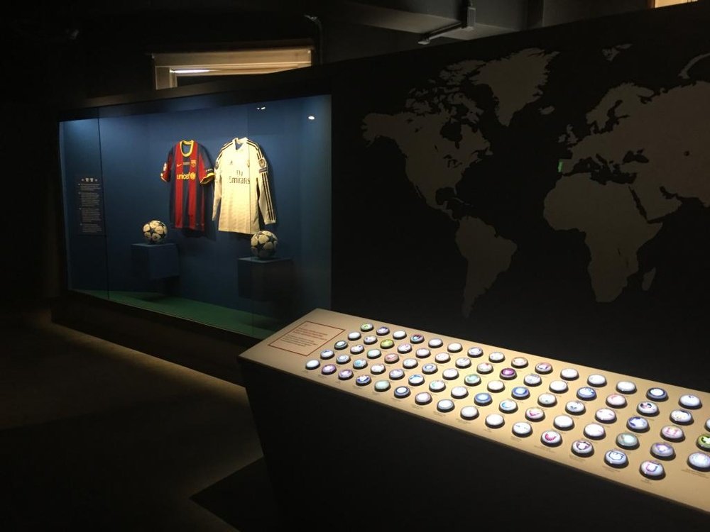 Exposição interativa do Santander explora a diversidade da Champions. Goal