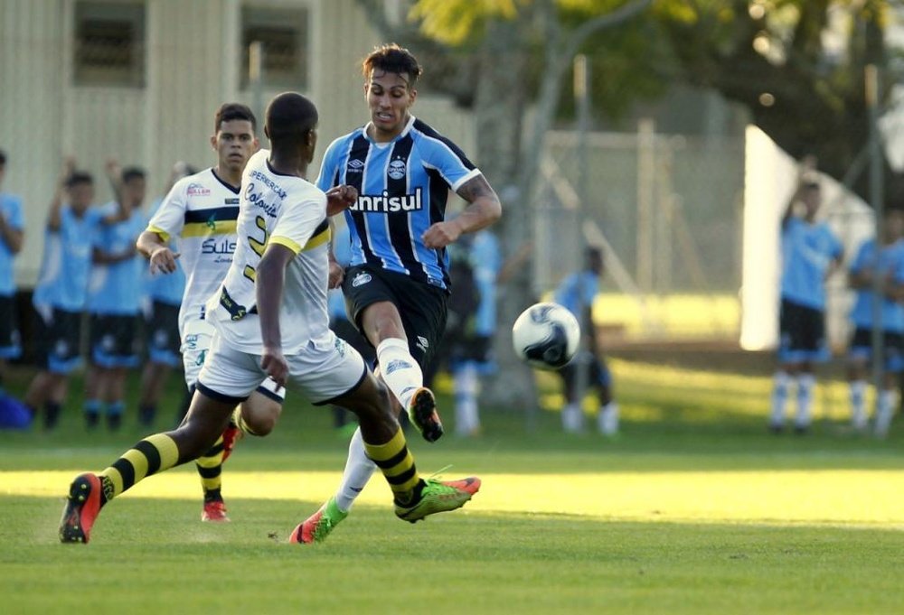 Morre argentino Esperón, de 23 anos. Ele jogou por Grêmio e Inter. GOAL