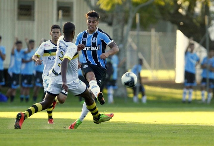 Morre argentino Esperón, de 23 anos. Ele jogou por Grêmio e Inter