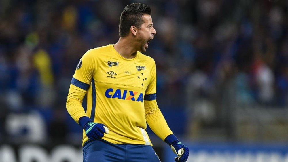 Fábio salva o Cruzeiro no dia em que entrou para a história ao lado de Ceni.