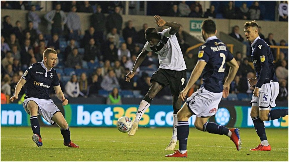 Millwall 1 Bristol City 2: Late fightback keeps play-off bid alive