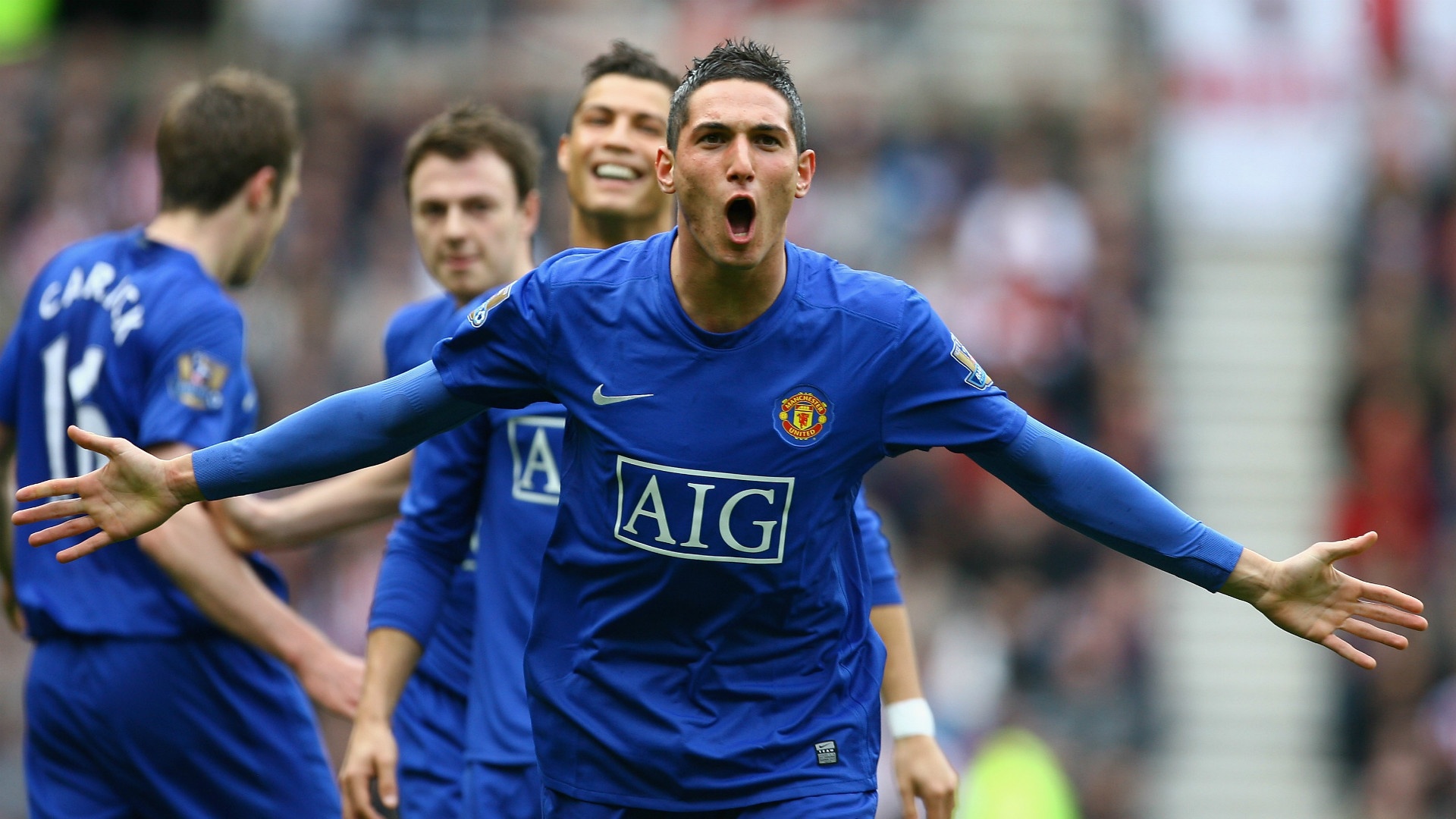 Ex-Manchester United hotshot signs for Serie B side