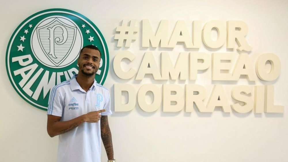 Palmeiras anuncia chegada por empréstimo de Felipe Pires.