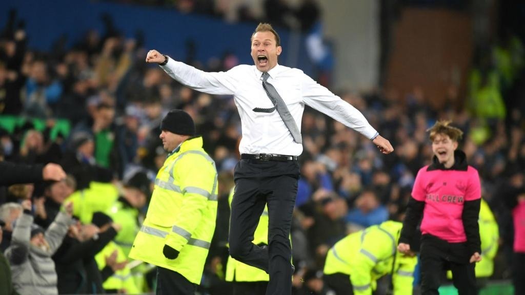Everton keep Ferguson in place for Arsenal clash