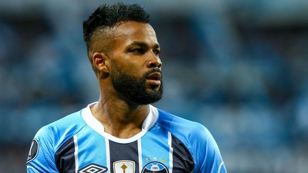 Chongqing Lifan snap up Fernandinho on free transfer from Gremio