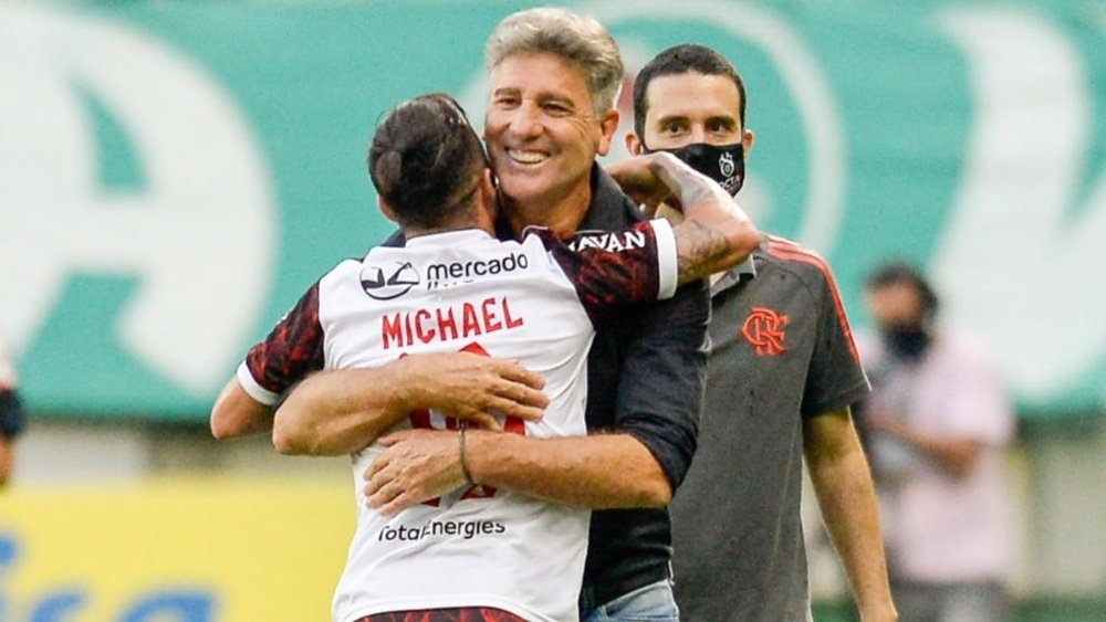 A transformação de Michael no Flamengo: com Renato e sem Renato.
