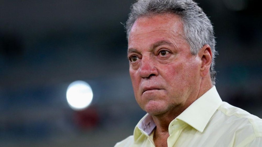 Flamengo confirma contratação de Abel Braga