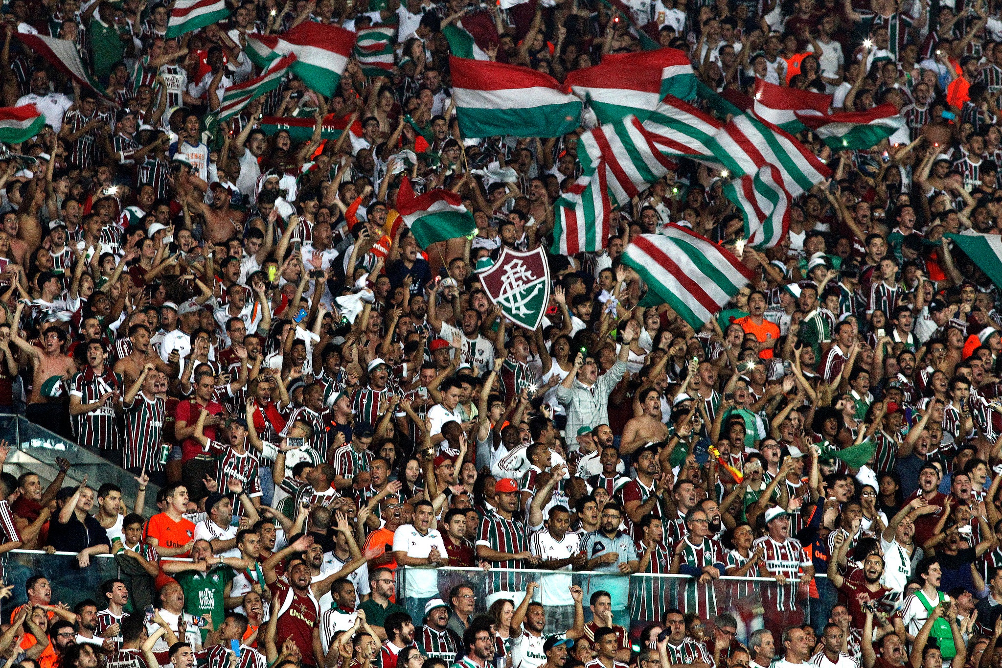 Show da torcida, vaias para Cavalieri e aplausos para Dourado: veja como foi a queda do Flu na Copa