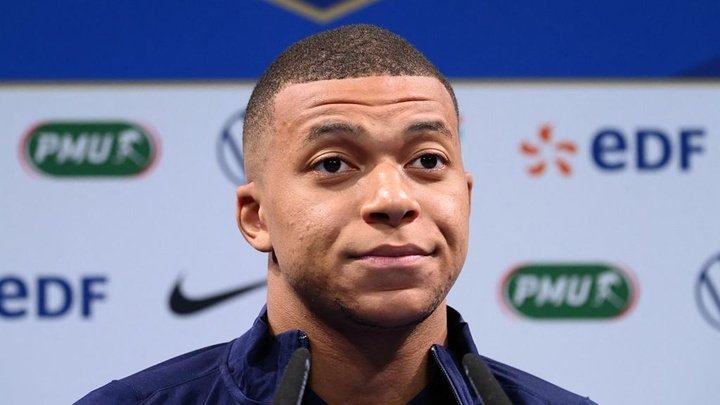 Mbappe discusses PSG transfers and Giroud comments
