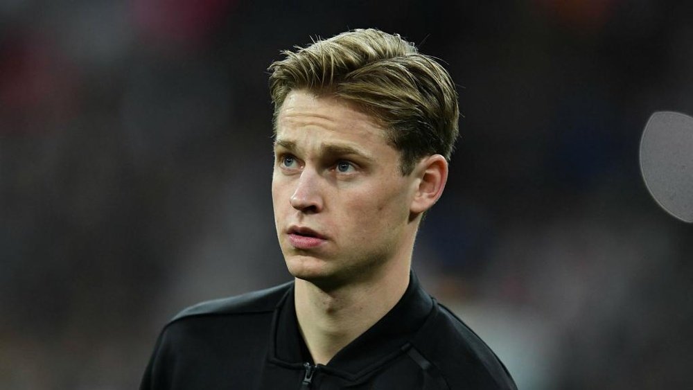 De Jong's injury could mean trouble for next week's UCL clash. GOAL