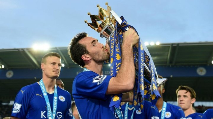 Leicester's Fuchs signs one-year contract
