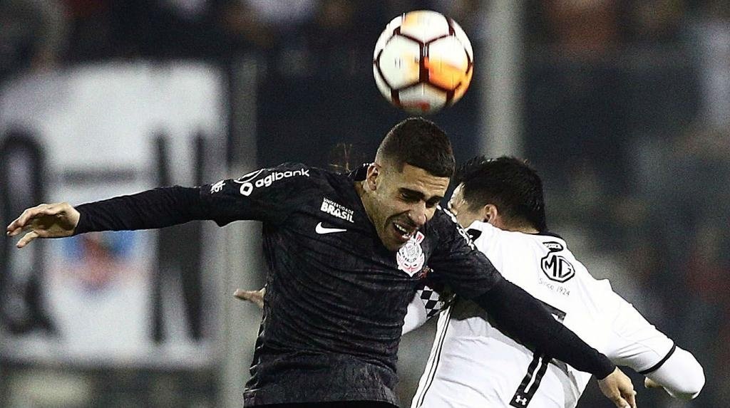 Gabriel vê Corinthians vivo na Libertadores e lamenta expulsão