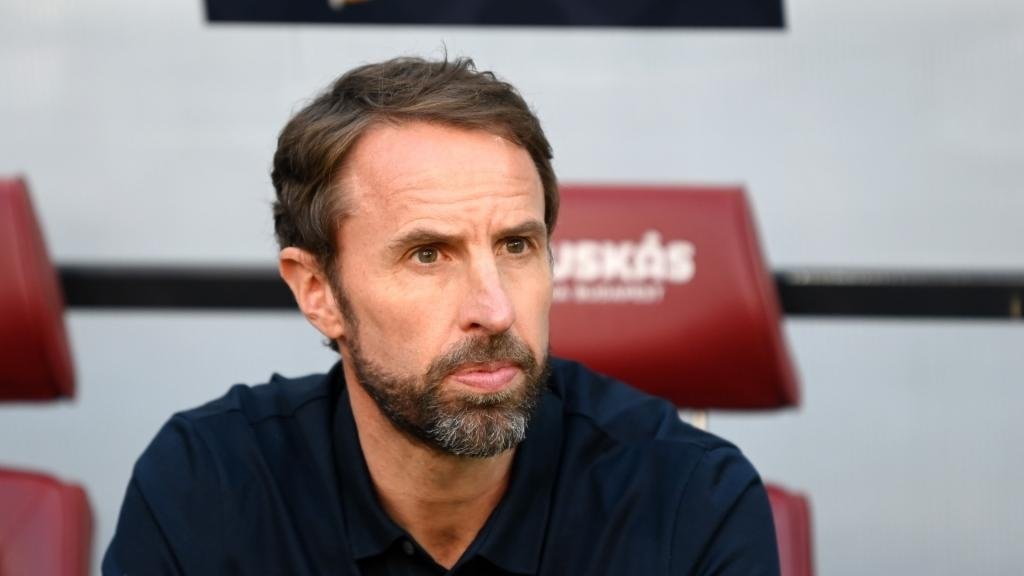 Southgate puzzled by Hungarian children booing knee