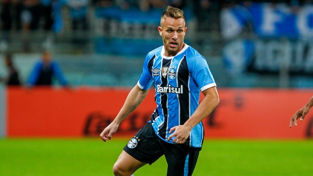 Fora do Mundial, Arthur revela como foi torcer pelo Grêmio assistindo ao jogo pela TV