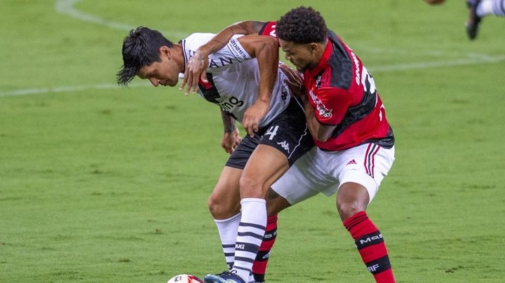 Ponta fraco do Flamengo, Ceni cobra melhora do sistema defensivo e ausência de Rodrigo Caio preocupa