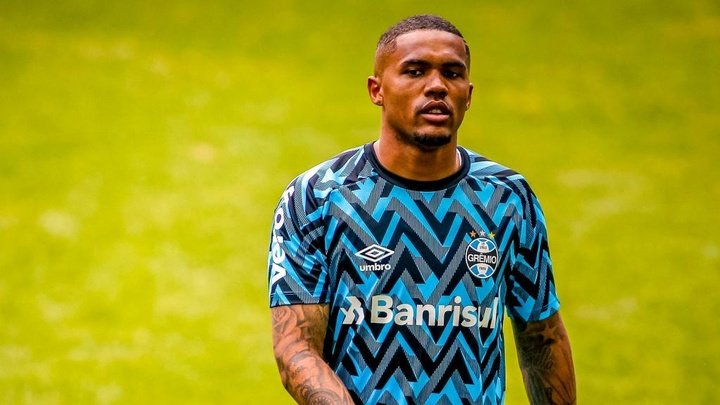 São Paulo e Atlético-MG desistem de negócio, e Douglas Costa vive limbo no Grêmio