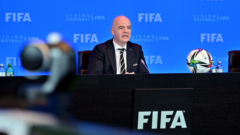 Un Mondial tous les deux, Infantino persiste et signe. Goal