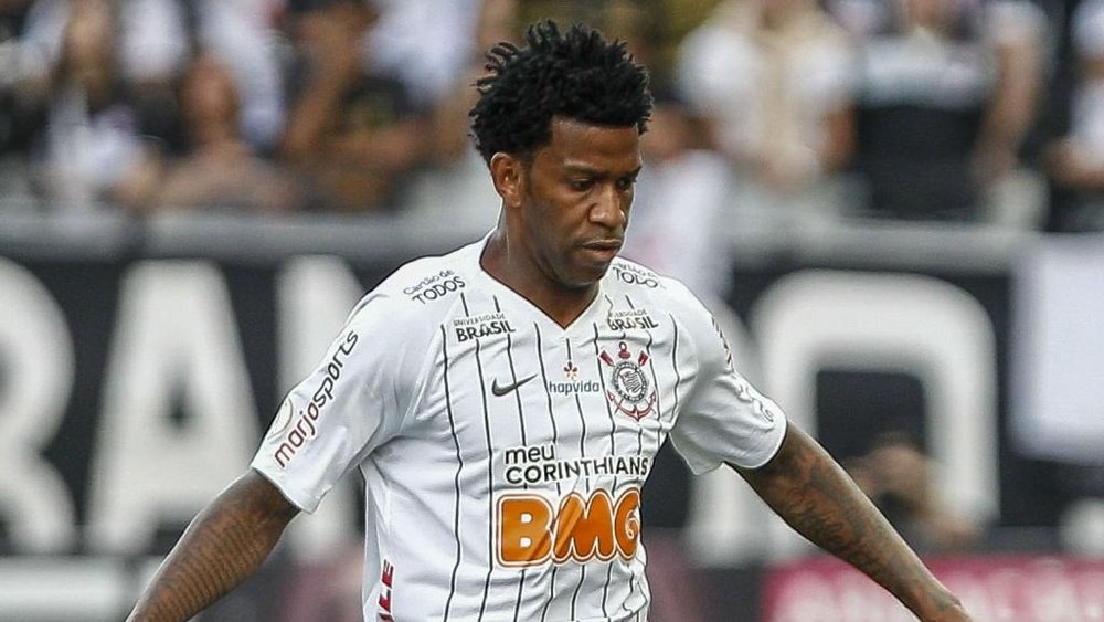 Corinthians sai satisfeito com empate contra o Flamengo; Gil é destaque