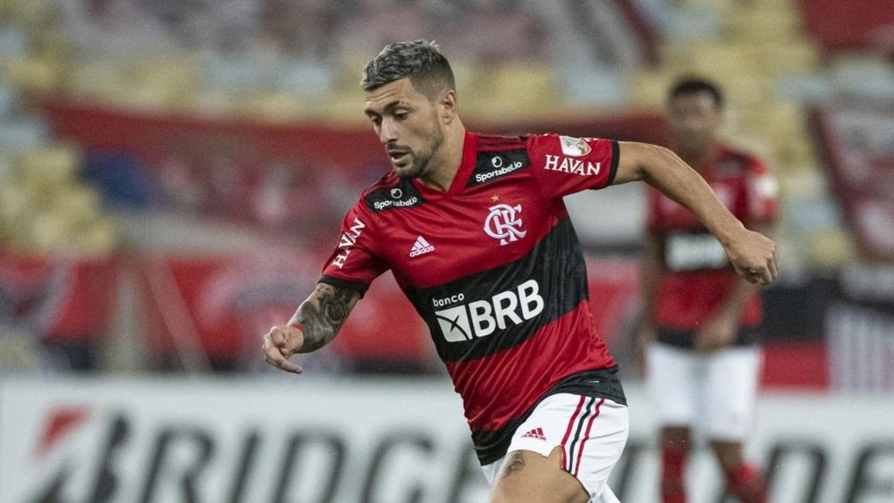 Exame aponta lesão na coxa de Arrascaeta e desfalques aumentam no Flamengo