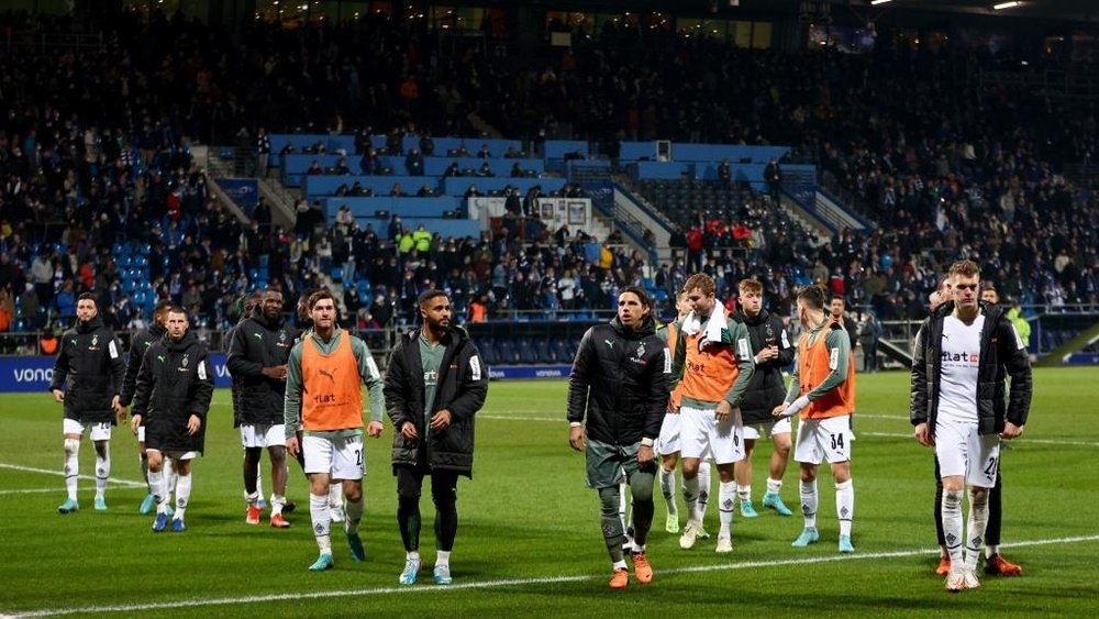 Le match Bochum-Gladbach arrêté après un jet de projectile sur un arbitre. goal