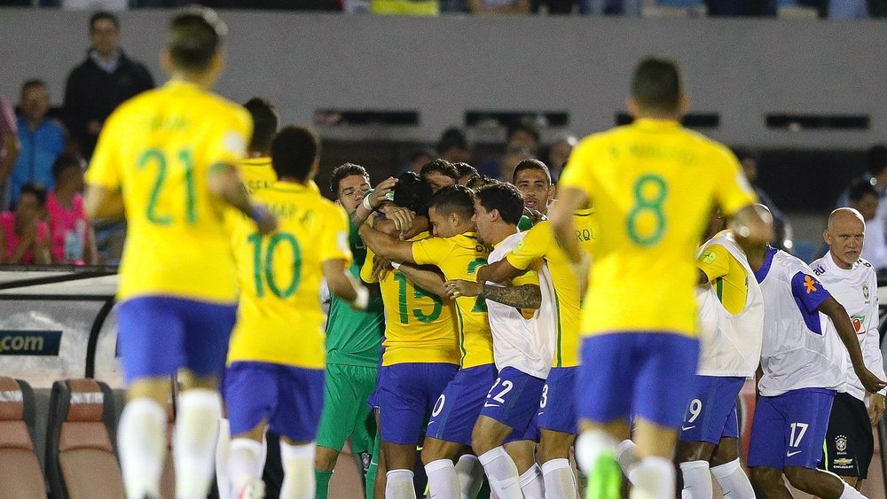Coutinho, Casemiro e Dani Alves também se destacaram. Goal