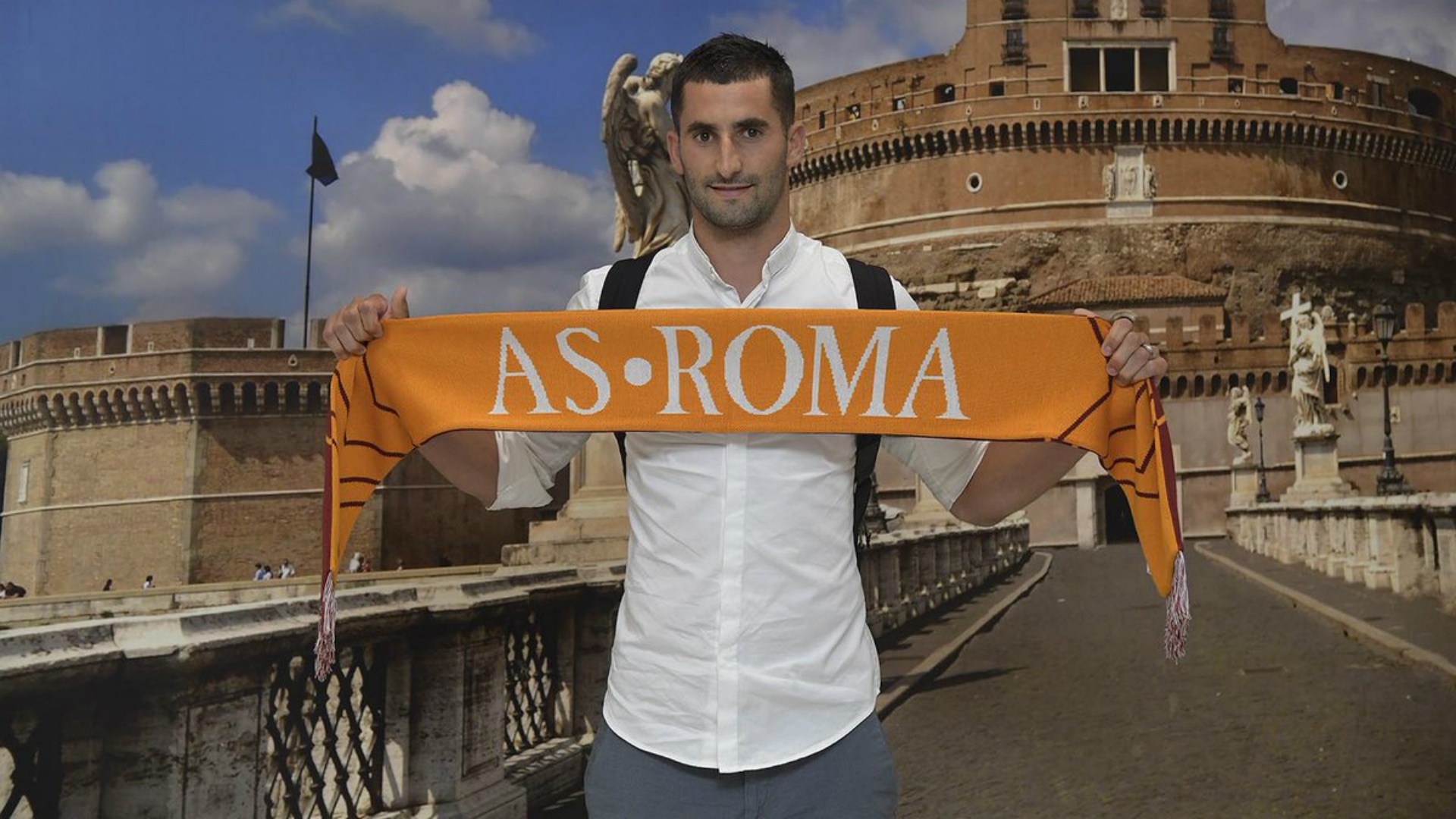 Gonalons arrives for Roma medical