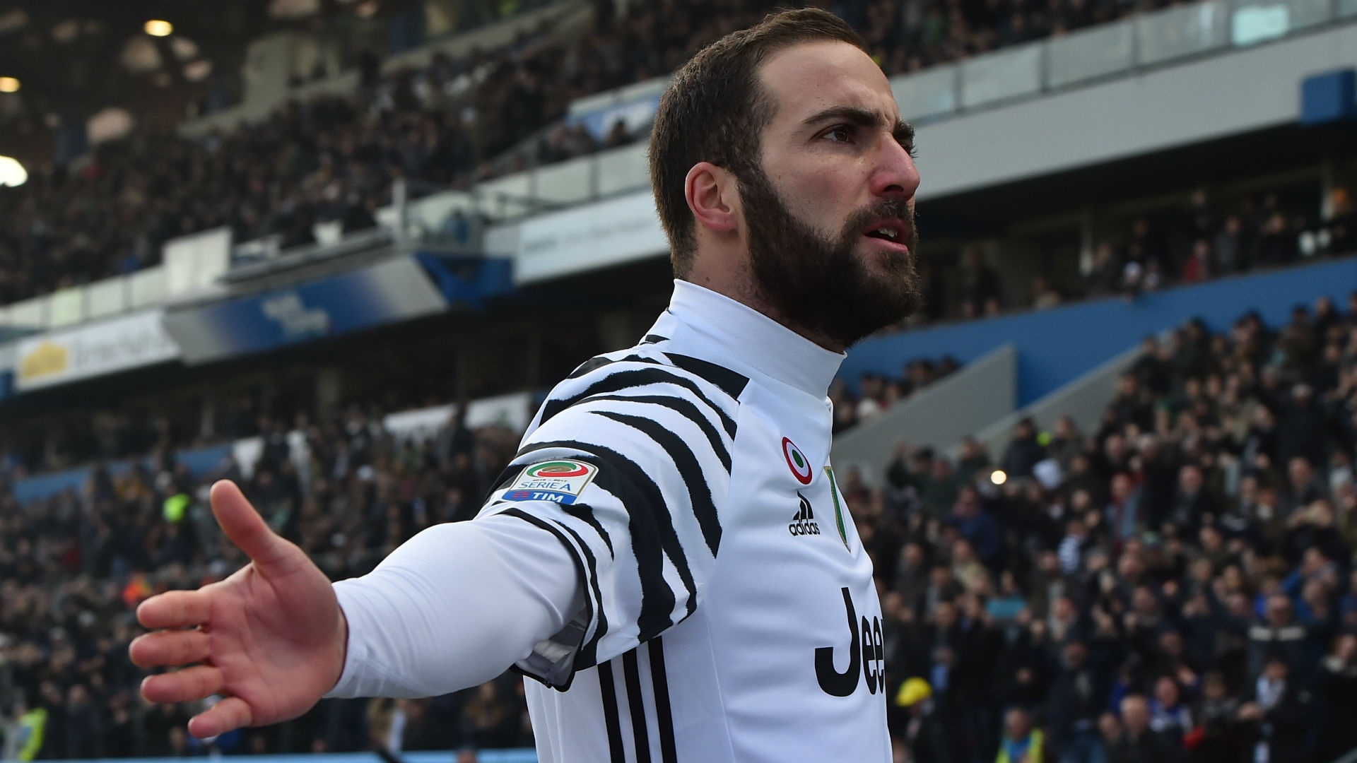 Bianconeri back in charge as Roma lose