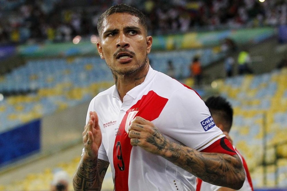 Guerrero comemora gol pelo Peru na Copa América