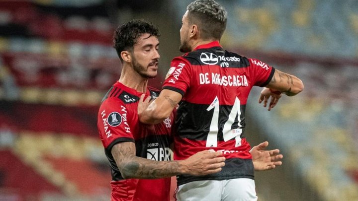 Flamengo, um time dividido entre o ataque que salva e a zaga que “entrega” na Libertadores