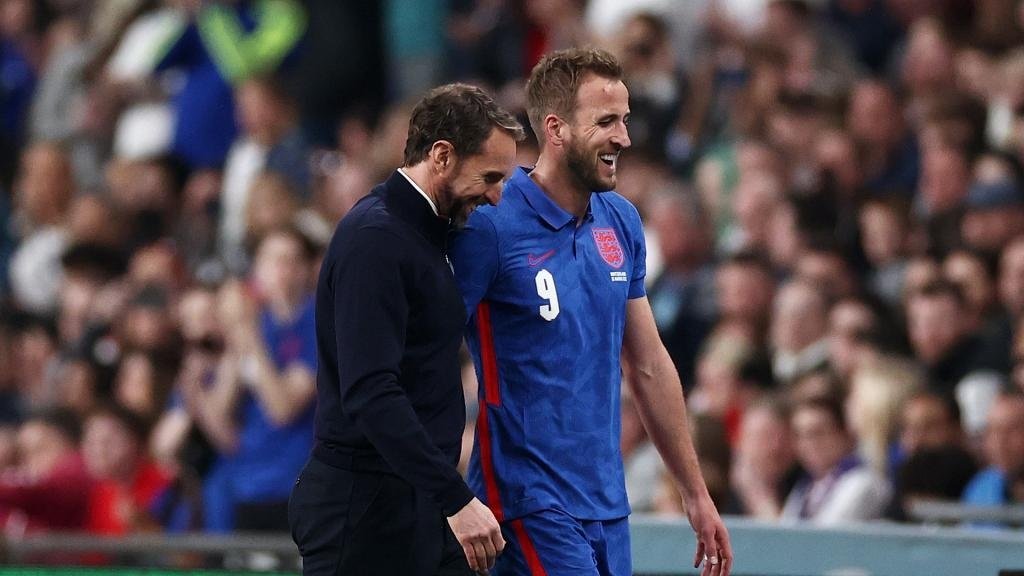 Kane backs Southgate despite England winless streak