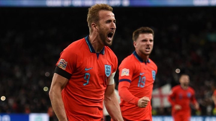 Rooney thinks Kane will smash England record at World Cup