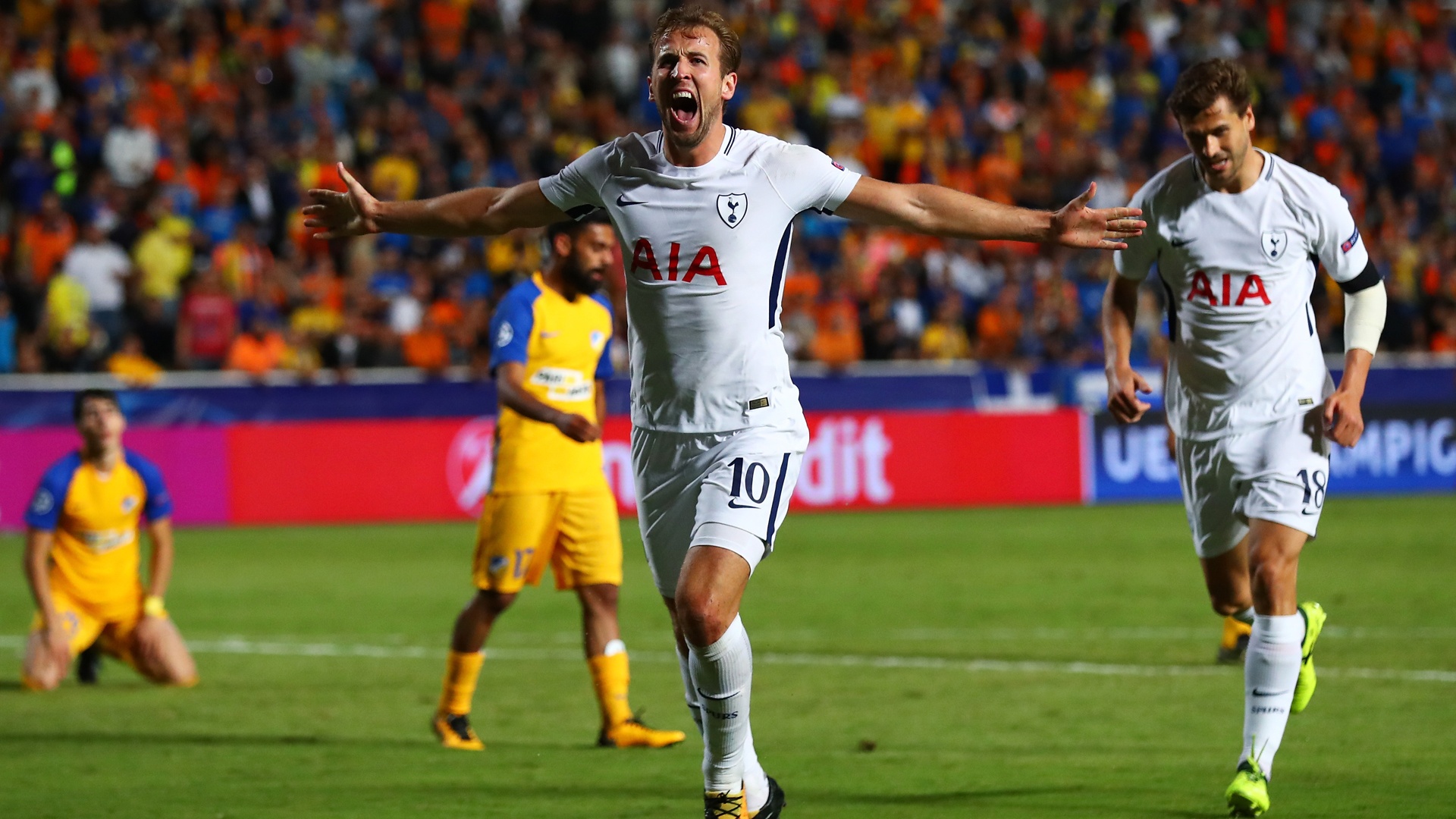 Pochettino: My wife is jealous because I love Kane