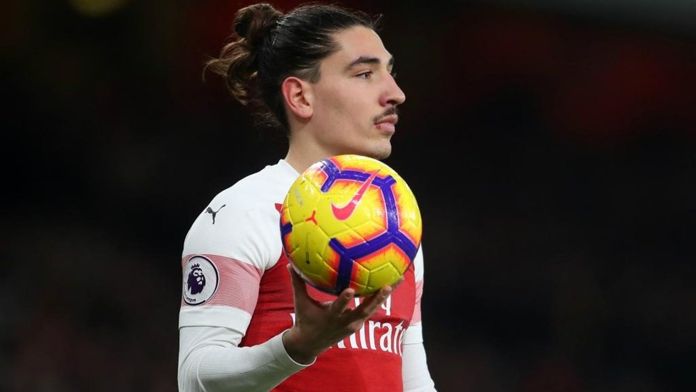 Hector Bellerin recoving well after ACL surgery was a success. GOAL