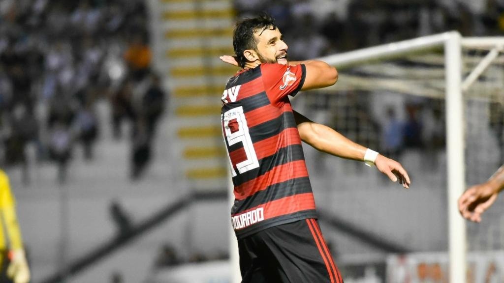 Henrique Dourado ganha mais uma vez a missão de ser o artilheiro do Flamengo