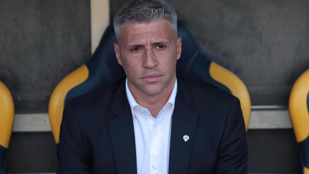 São Paulo avisou que Crespo fica mesmo com queda na Copa do Brasil. EFE