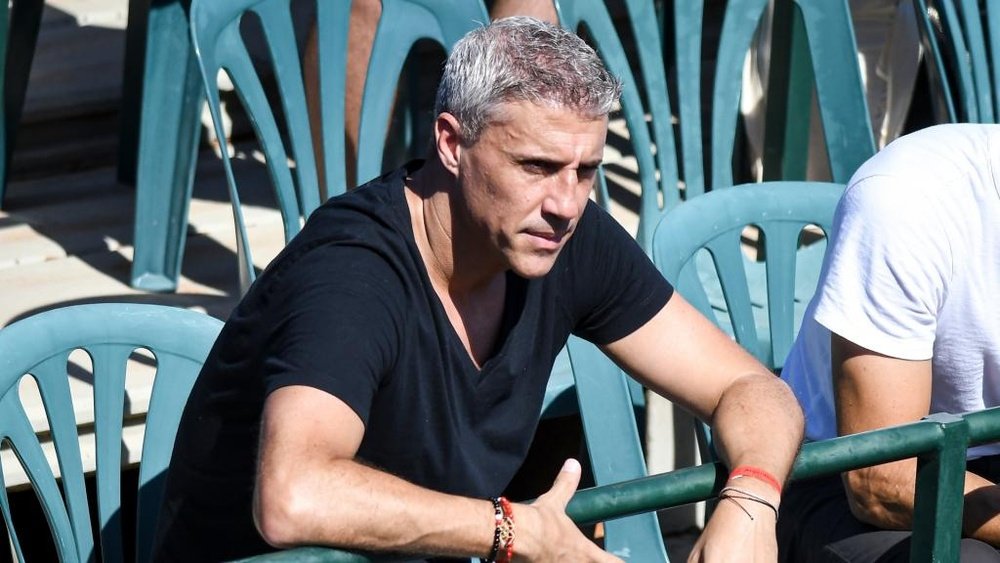 Crespo viaja ao Qatar para assumir ex-time de Luís Castro.