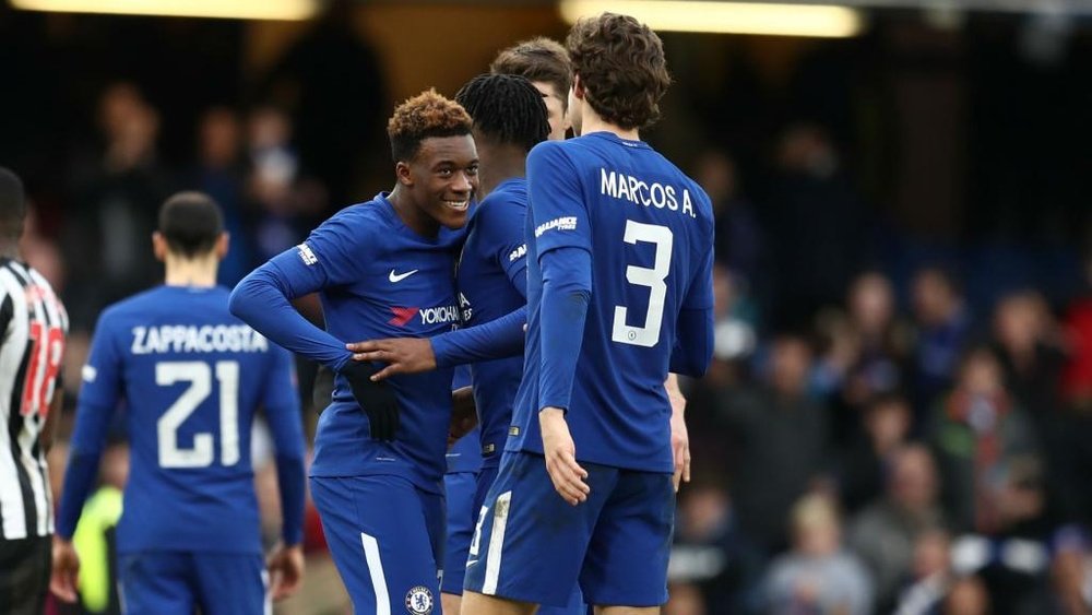 Left back has urged the youngster to stay at Chelsea. GOAL