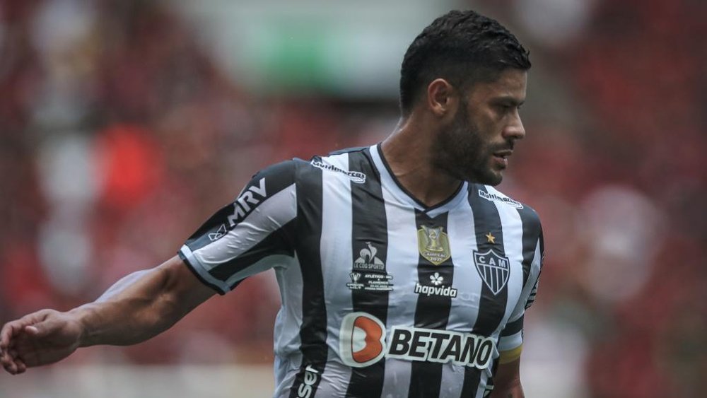Hulk é acusado de chutar porta do vestiário da arbitragem.
