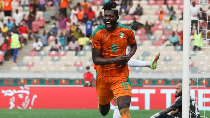 Ivory Coast charge into last 16 and send holders Algeria packing