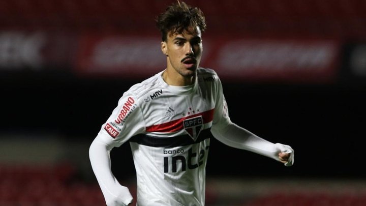 São Paulo rejeita oferta do Botafogo por Igor Gomes e clube carioca corre contra o tempo por reforços