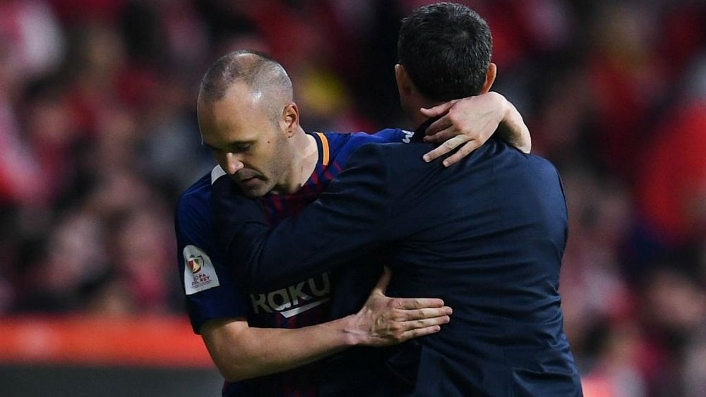 Barca great Iniesta urges club to respect Valverde amid 'ugly' saga. GOAL