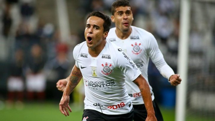 Artilheiro e decisivo! Jadson participou de seis dos últimos oito gols do Corinthians