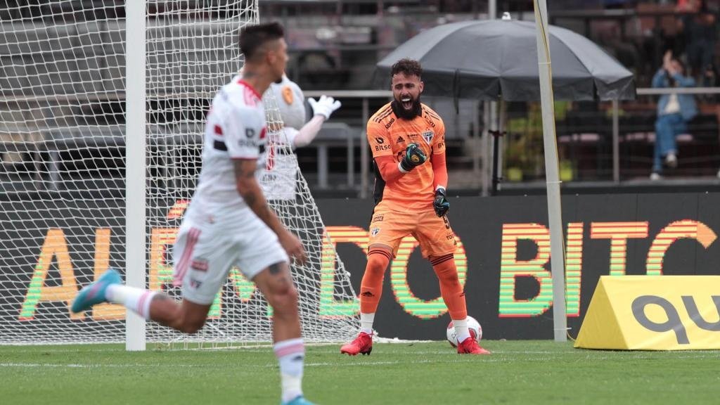 Jandrei se firma e vira goleiro titular do São Paulo de Ceni
