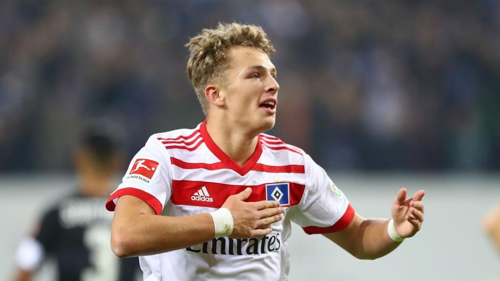 Hamburg extend Jann-Fiete Arp deal