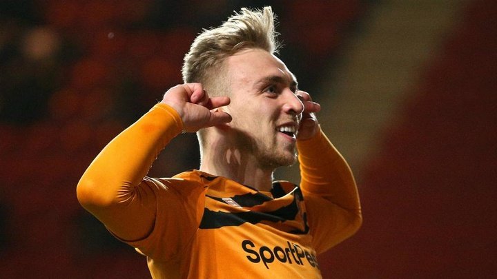 West Ham sign Bowen from Hull