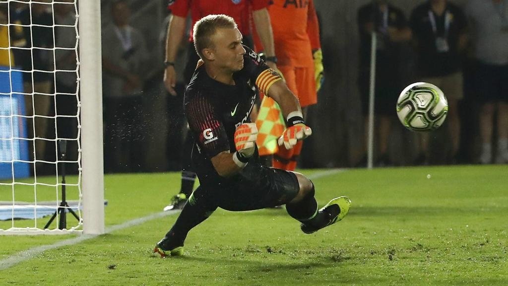 Cillessen picks up injury in training