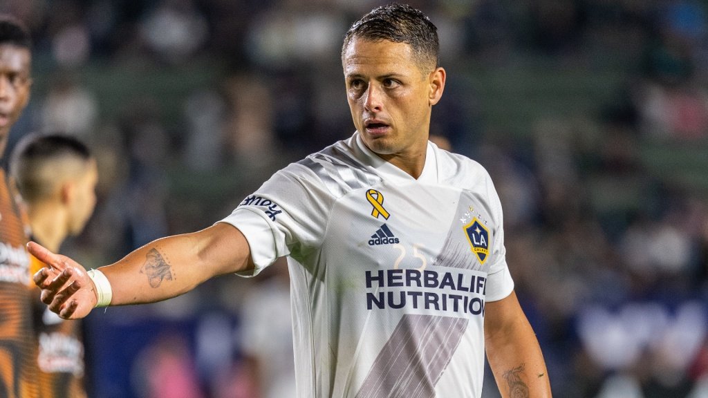 World Cup recall for Hernandez ruled out by Mexico coach Martino. AFP