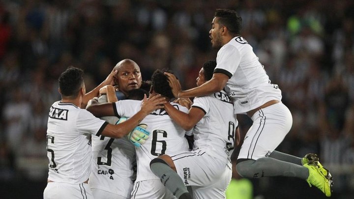 Botafogo vence na despedida de Jefferson, e São Paulo volta a decepcionar